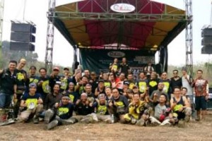 Anggota TRACK berfoto bersama usai kegiatan.